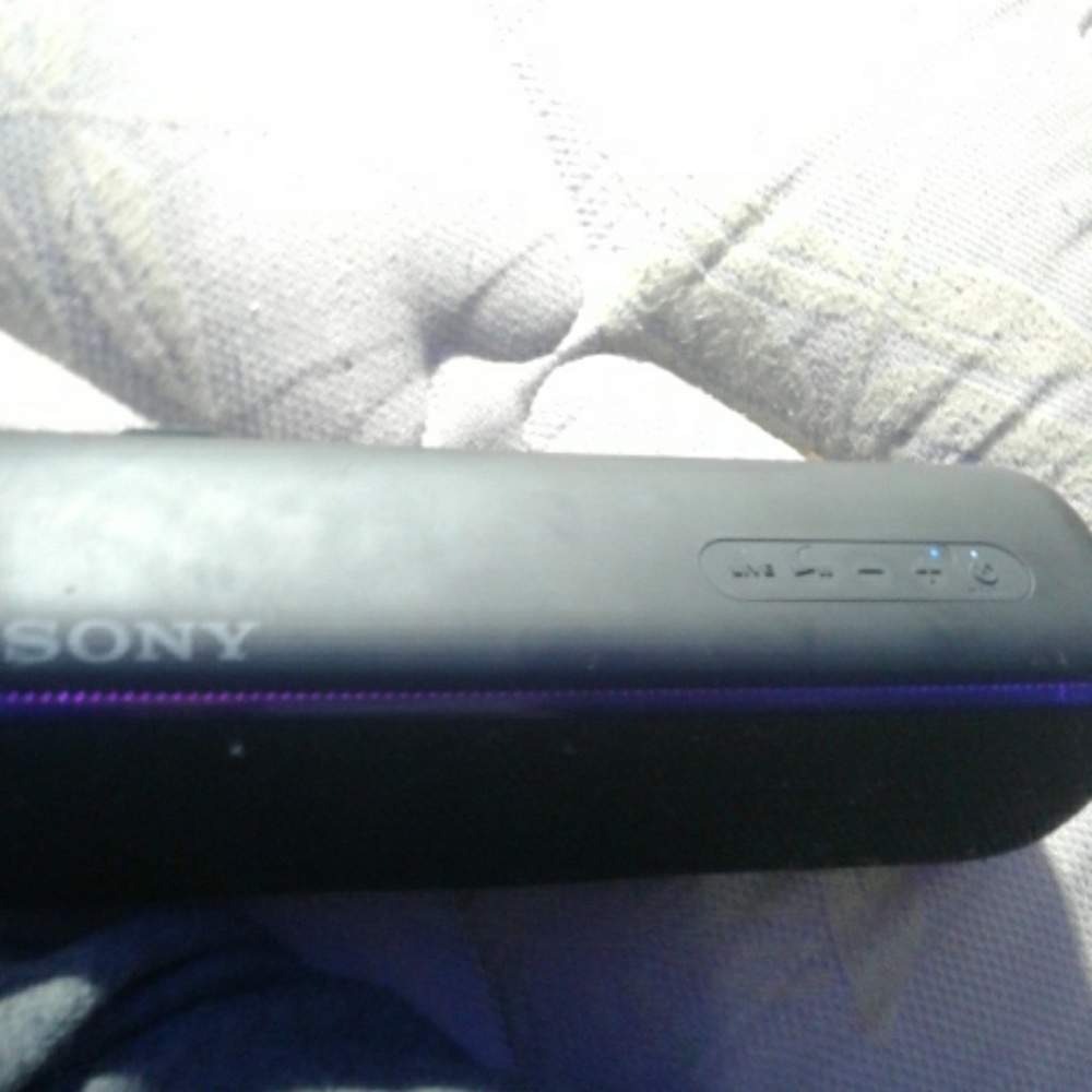Sony portable speaker - Picture 3 of 3